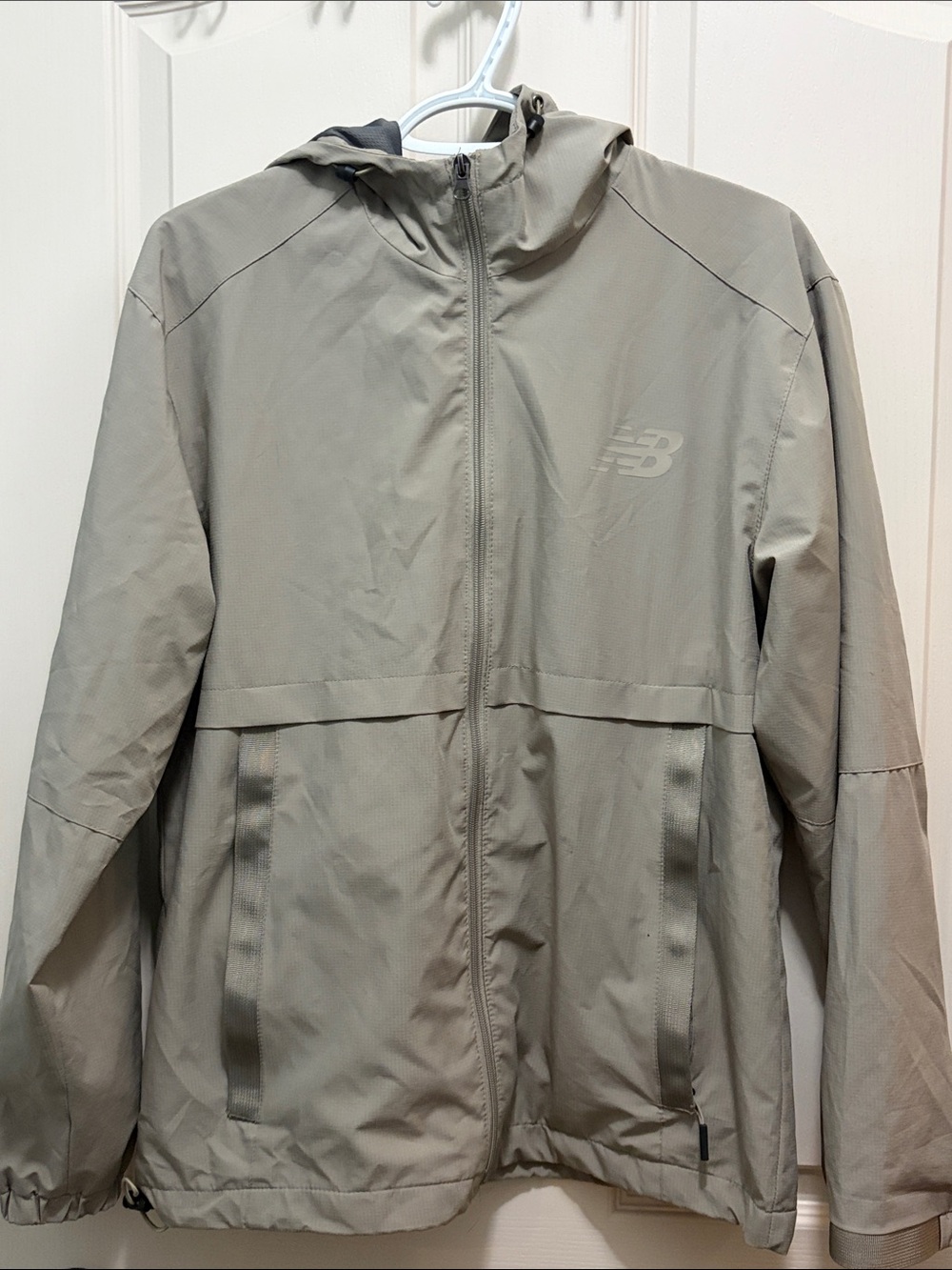 New Balance Men's Light Gray Windbreaker - Medium